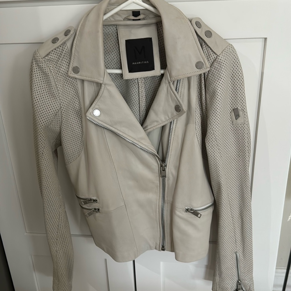 Mauritius taupe /cream leather jacket.